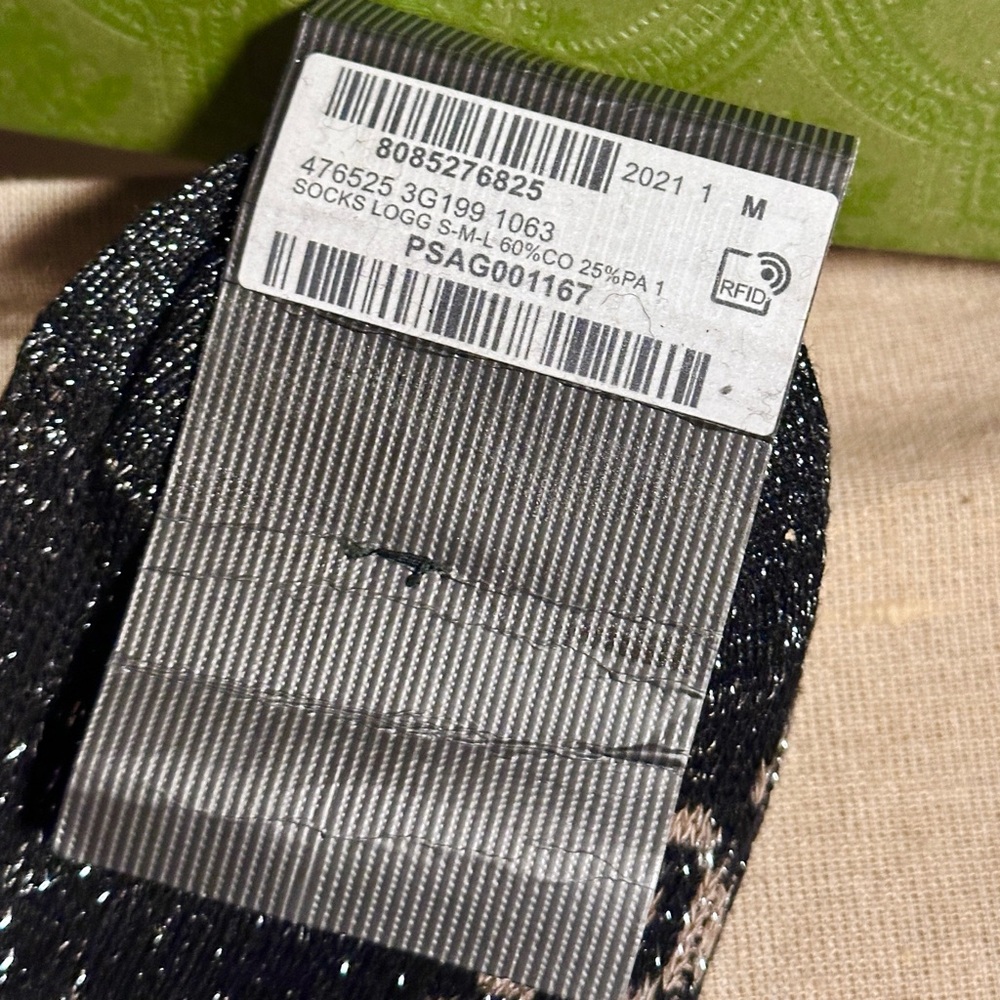 💯🩷Authentic GUCCI Black & Gray metallic shiny lamé shimmer GG Socks - Picture 6 of 13